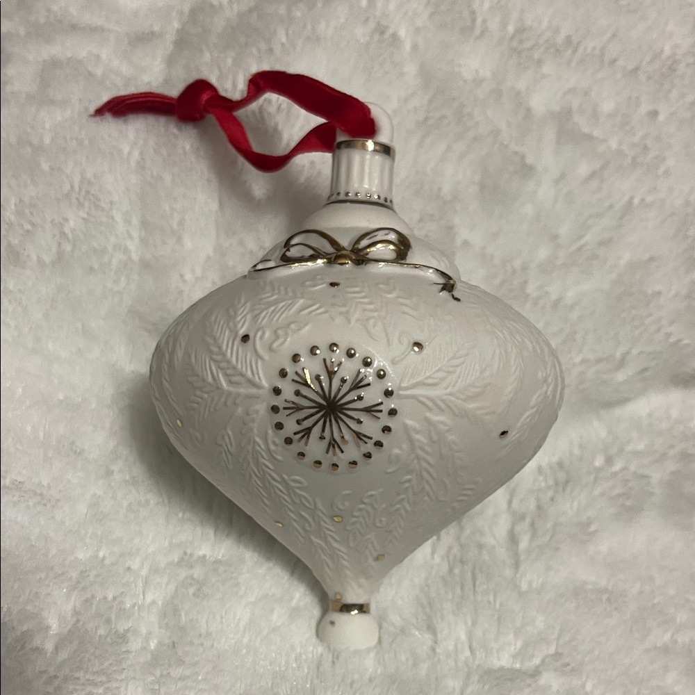 Hallmark Elegant Evergreens Holiday Heirlooms Porcelain & 14K Accents NWT